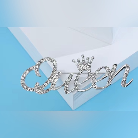 💐🔴Queen with crown Elegant Brooch MEDIUM - Picture 6 of 7
